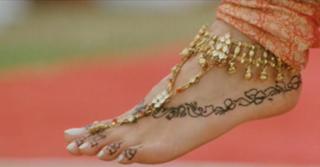 Dia Mirza feet photo thumbnail