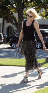 Charlize Theron feet photo thumbnail