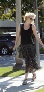 Charlize Theron feet photo thumbnail