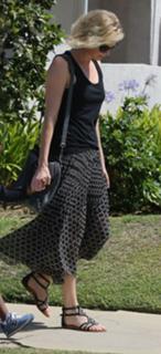 Charlize Theron feet photo thumbnail
