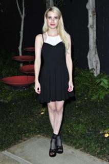 Emma Roberts feet photo thumbnail