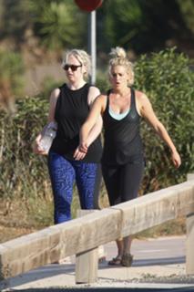 Ashley Roberts feet photo thumbnail