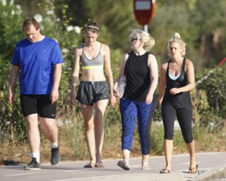 Ashley Roberts feet photo thumbnail