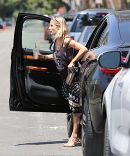 Elsa Pataky feet photo thumbnail