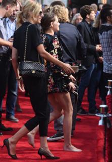Kristen Stewart feet photo thumbnail