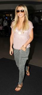 Julianne Hough feet photo thumbnail