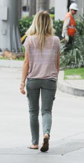 Julianne Hough feet photo thumbnail