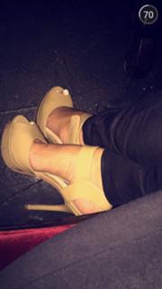 Vida Guerra feet photo thumbnail