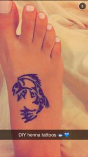 Victoria Justice feet photo thumbnail