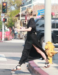Charlize Theron feet photo thumbnail