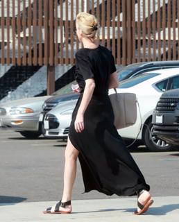 Charlize Theron feet photo thumbnail