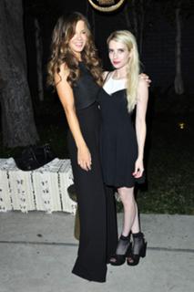 Emma Roberts feet photo thumbnail
