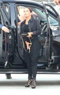 Salma Hayek feet photo thumbnail