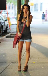 Jessica Szohr feet photo thumbnail