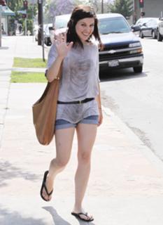 Sophia Bush feet photo thumbnail