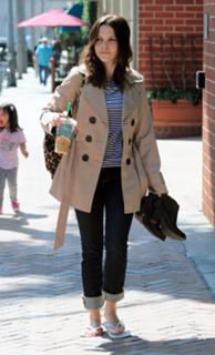 Sophia Bush feet photo thumbnail