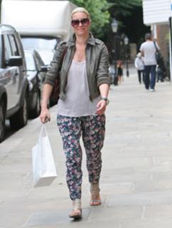 Denise Van Outen feet photo thumbnail