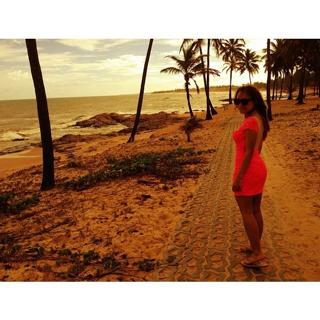 Carla Diaz feet photo thumbnail