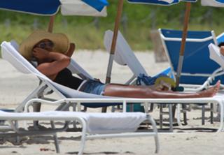 Kelly Rowland feet photo thumbnail