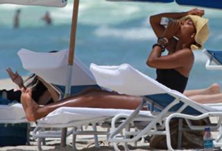 Kelly Rowland feet photo thumbnail