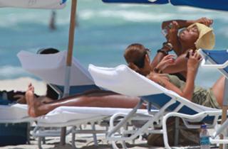 Kelly Rowland feet photo thumbnail