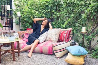 Shay Mitchell feet photo thumbnail