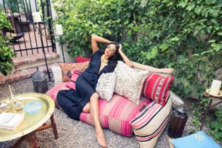 Shay Mitchell feet photo thumbnail