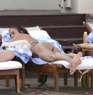Irina Shayk feet photo thumbnail