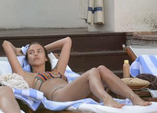 Irina Shayk feet photo thumbnail