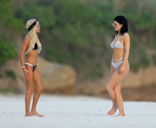 Kylie Jenner feet photo thumbnail