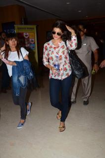 Jacqueline Fernandez feet photo thumbnail