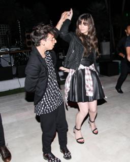 Hailee Steinfeld feet photo thumbnail