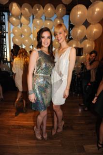 Hailee Steinfeld feet photo thumbnail