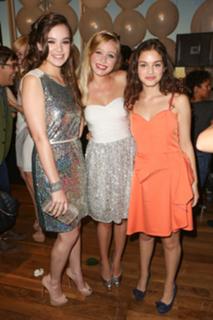 Hailee Steinfeld feet photo thumbnail