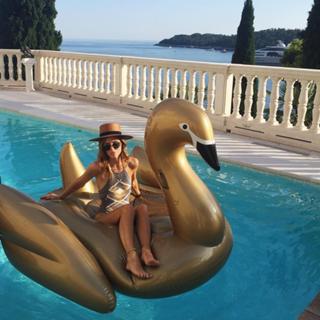 Chiara Ferragni feet photo thumbnail
