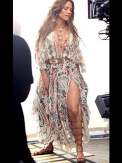 Jennifer Lopez feet photo thumbnail
