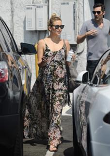 Kate Hudson feet photo thumbnail