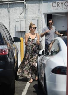 Kate Hudson feet photo thumbnail