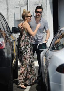 Kate Hudson feet photo thumbnail