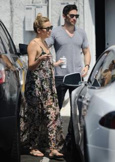 Kate Hudson feet photo thumbnail