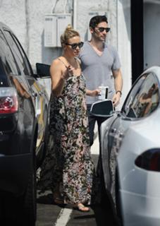 Kate Hudson feet photo thumbnail