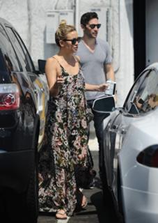 Kate Hudson feet photo thumbnail