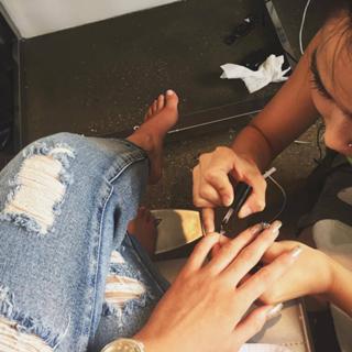 Kylie Jenner feet photo thumbnail