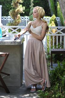 Dove Cameron feet photo thumbnail
