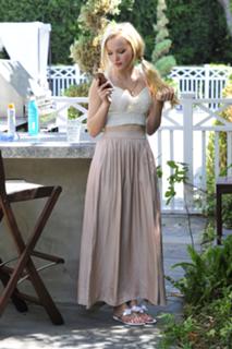 Dove Cameron feet photo thumbnail