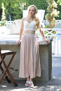 Dove Cameron feet photo thumbnail