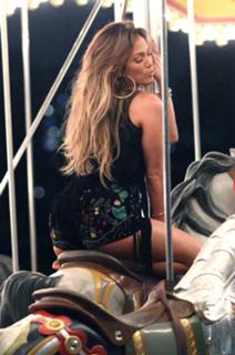 Jennifer Lopez feet photo thumbnail