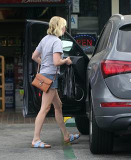 Kirsten Dunst feet photo thumbnail