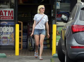 Kirsten Dunst feet photo thumbnail