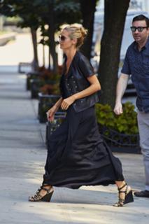 Heidi Klum feet photo thumbnail